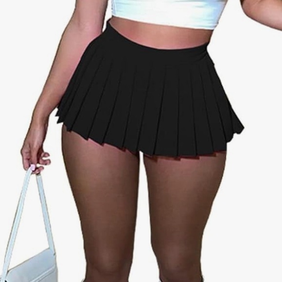 Black Pleated Mini Skirt size small - Picture 1 of 2